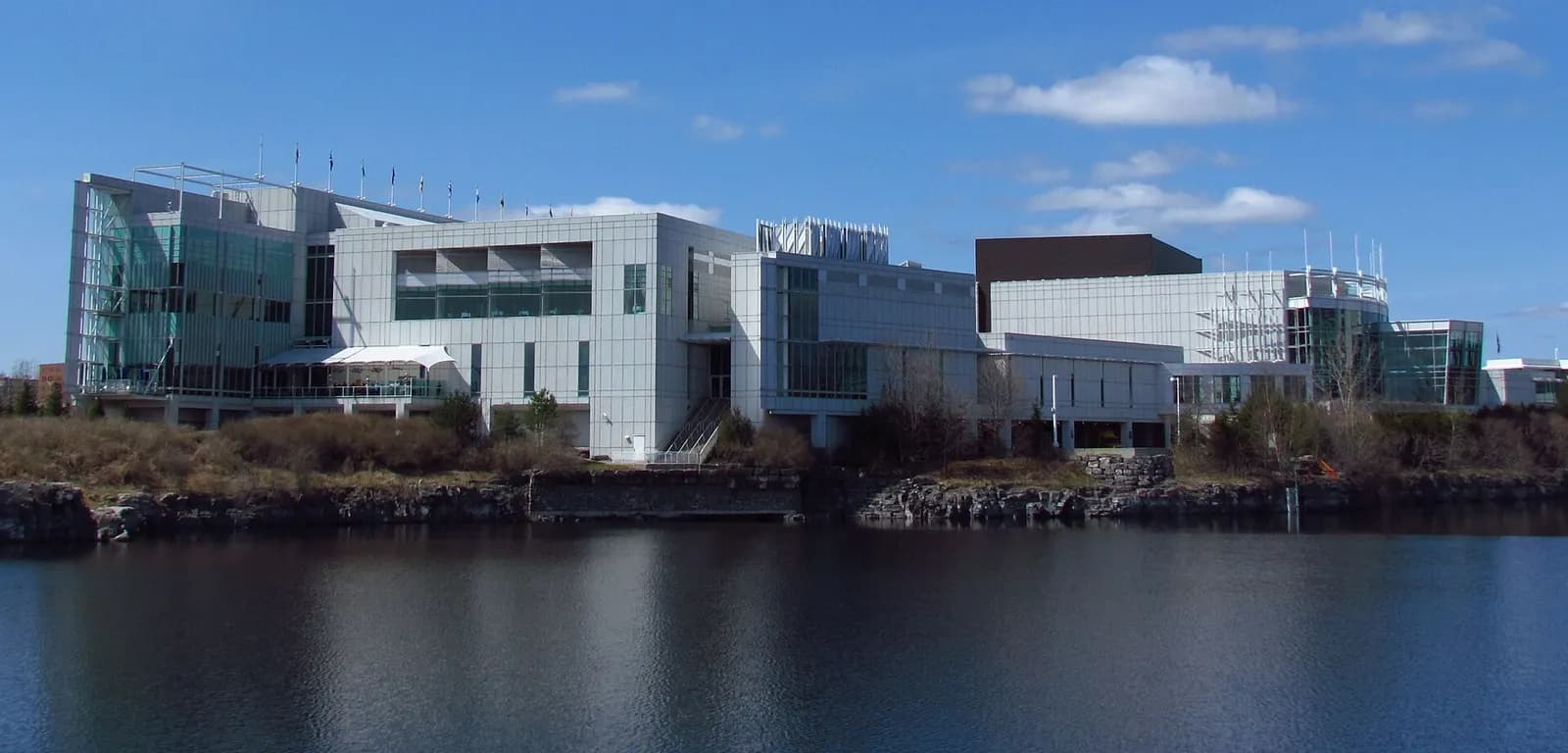 Casino du Lac-Leamy complex beside Lac de la Carrière